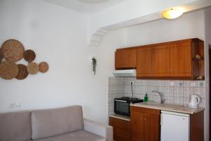 a small kitchen with a couch and a microwave at Mahi Studios in Patitiri