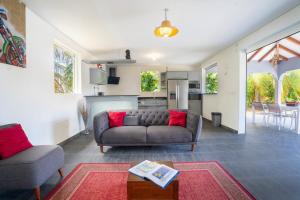 a living room with a couch and a table at Villa Aquarium in Saint-François