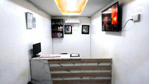 an office with a desk with a computer on a wall at Dawn Emeka Hotels in Akwa