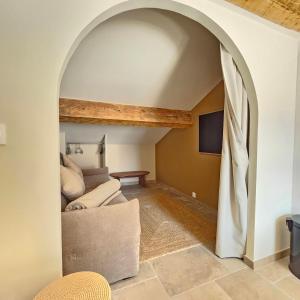 an archway leading into a living room with a couch at Villa Onyra - Studios, Suites & Villa in Saint-Cyr-sur-Mer