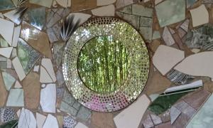 a plate with a mirror on top of a mosaic floor at Hotel Montreal in Abadiânia