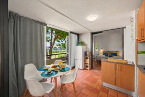 a kitchen and dining room with a table and chairs at Hakuna Matata House in Alvor +18 photos