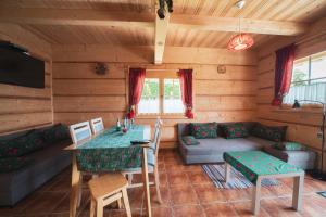 a living room with a couch and a table at Domek na Górkach in Krościenko