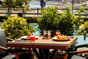 Minuman di The Mill Boutique Hotel