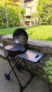 a grill sitting on top of a stone wall at Residenza Esse in Angera