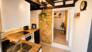 a kitchen with a sink and a counter top at Vejer de la Frontera Luis in Vejer de la Frontera