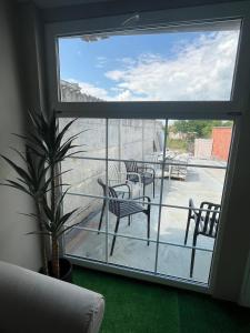 Blick auf eine Terrasse aus einem großen Fenster in der Unterkunft Studio CENTRAL 156 in Boussu