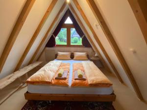 a bed in a small room with a window at Charmantes Ferienhaus mit Garten in Siegsdorf