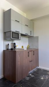a kitchen with wooden cabinets and a microwave at CHM Boarding Worms in Worms
