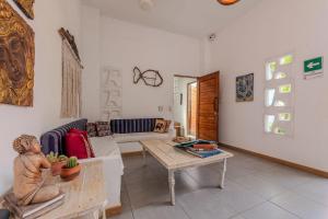 a living room with a couch and a table at Casa Moraira in Cartagena de Indias