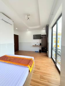 a bedroom with a bed and a large window at Phương Ngân HOTEL in Hà Tiên