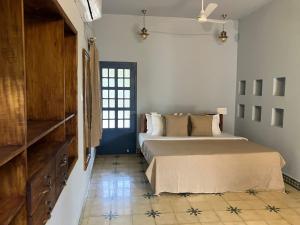 a bedroom with a bed and a tiled floor at Aali villas in Mararikulam