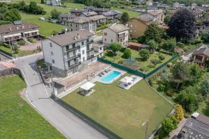 an aerial view of a house with a large yard at Spinedi Royale in Postalesio