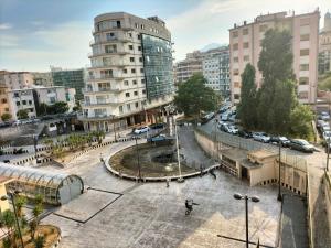 a view of a city street with buildings at B&B Mary House con vasca idromassaggio al centro di Salerno in Salerno