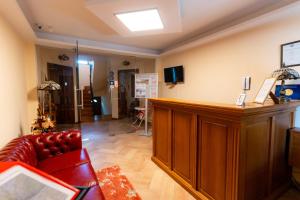 a living room with a red leather chair and a counter at Vila Anna in Malnaş Băi