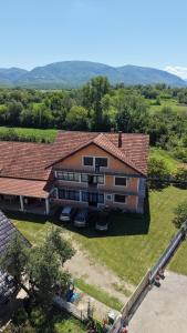 an aerial view of a large house with a yard at Zdravo Homolje in Petrovac na Mlavi