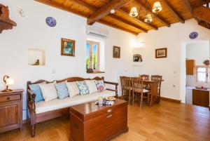 a living room with a couch and a table at Villa Antigoni in Alikias