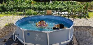a girl is in a hot tub in a backyard at boseong sujinhanog pensyeon in Boseong