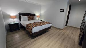En eller flere senger på et rom på Hotel Embassy Park