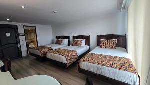 En eller flere senger på et rom på Hotel Embassy Park