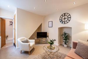 a living room with a couch and a tv at Super Central - Quiet - 2 Bedroom Cottage in Shrewsbury