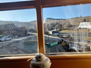 a window with a view of a snow covered mountain at Chata pod Urbanovym Vrchom in Čierny Blh