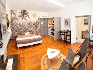 a bedroom with a bed and a table and chairs at Plan B - Chambres & Studios in Saint-Jean-Pied-de-Port