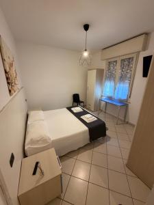 a bedroom with a bed and a box on the floor at M&M Rooms in Pannocchia