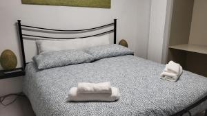 a bedroom with a bed with towels on it at ilgecotds in Torino di Sangro