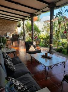a living room with a couch and a table at GuacamayaGuestHouse in Concepción de Ataco
