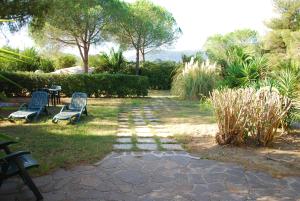 Kép Appartamento Acacia - Zona centrale, con clima, giardino privato e posto auto szállásáról Marina di Campóban a galériában