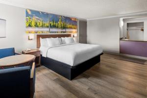 a hotel room with a bed and a table at Days Inn by Wyndham Mt. Vernon in Mount Vernon +48 photos