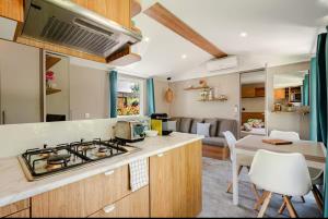 a kitchen with a stove and a counter top at Le petit paradis du golfe in Gassin