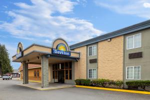 a day inn building with a sign that reads days inn at Days Inn by Wyndham Mt. Vernon in Mount Vernon