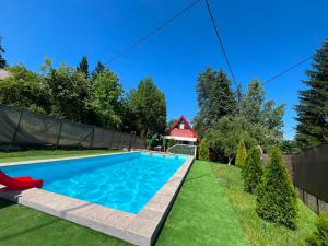 a swimming pool in the backyard of a house at Kuća za odmor sa bazenom Aria in Potkraj