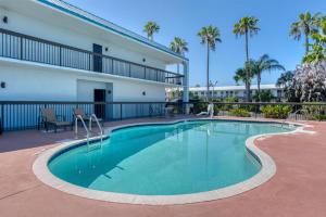 a swimming pool in front of a building at Best Western Lake Okeechobee in Okeechobee