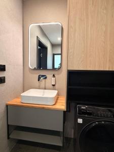 a bathroom with a sink and a mirror at 4Sosny, jacuzzi, siłownia, sauna, widok na Śnieżkę in Miłków +25 photos