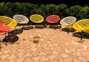 a group of tables and chairs sitting on a patio at Motel Bonsoir in Joliette