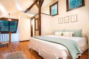a bedroom with a large bed in a room at Little Haven Cottage in Glacier