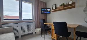 a room with a table and chairs and a window at Apartament Słowackiego Sopot in Sopot