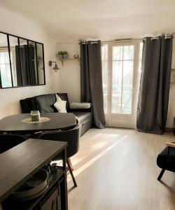 a living room with a couch and a table at La Perle des Pins LACANAU OCEAN in Lacanau +12 photos