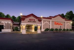 a building with a motel lobby with a parking lot at Red Roof Inn Bordentown - McGuire AFB in Bordentown