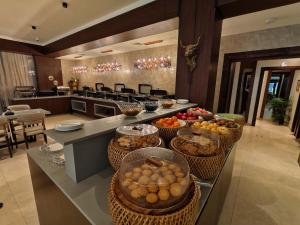 a kitchen with many baskets of fruit on a counter at 皇冠半岛酒店 - TAJ Boutique Hotel in Baghdād