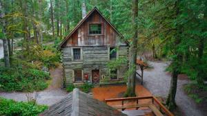an old cabin in the middle of a forest at Cascade Peaks in Glacier
