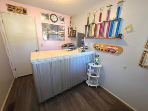 a room with a counter in a room at Monroe Motel Near Seattle Everett WA in Monroe +7 photos