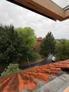 a view from the roof of a house at Gemütliches Zimmer İdeal Für Kurze Aufenthalte in Elmshorn