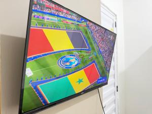a flat screen tv hanging on a wall at Mini Ap no derby com Garagem in Sobral +3 photos