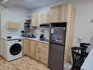 a kitchen with a washer and dryer in a room at Departamento Grupo in Lima