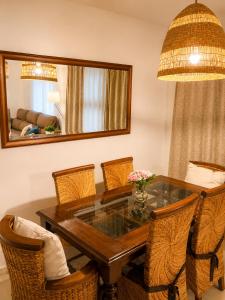 a dining room table with chairs and a mirror at Casa familiar con patio privado y piscina comunitaria cerca de la playa in Málaga +22 photos