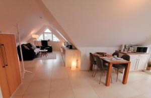 a living room and kitchen with a table and a dining room at Ferienwohnung Grachtenhimmel in Greetsiel +17 photos